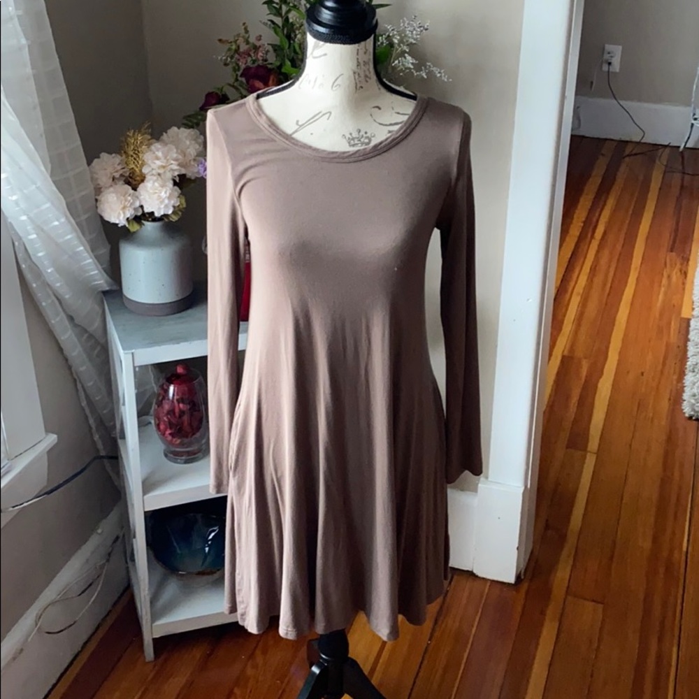 Dress - Picture 2 of 3